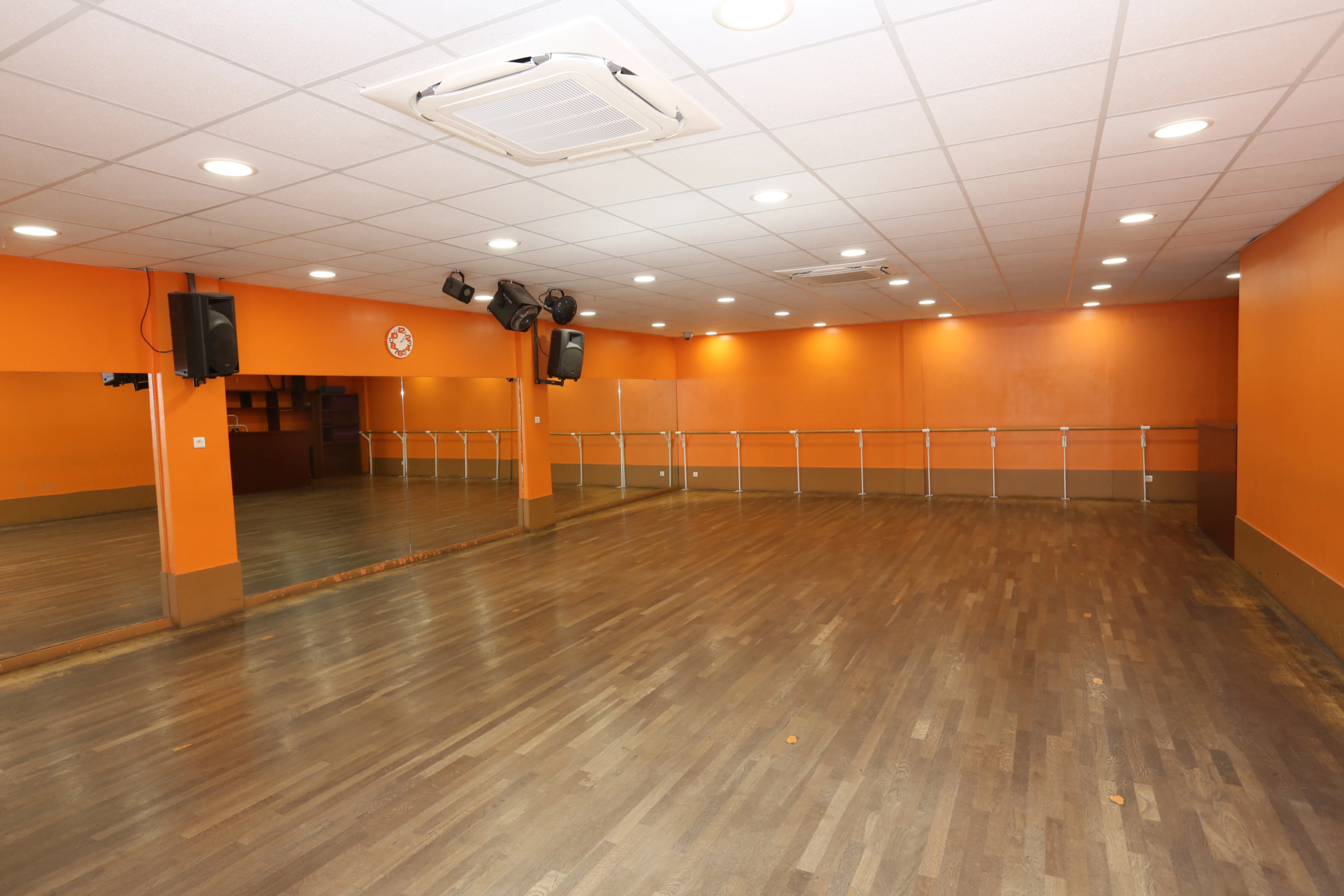 location-studio-orange-ecole-des-danses-latines-tropicales-paris